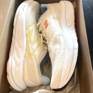 BRAND NEW IN BOX SIZE 10 women’s NEW BALANCE VONGO V6 (fits 8,5 men’s)